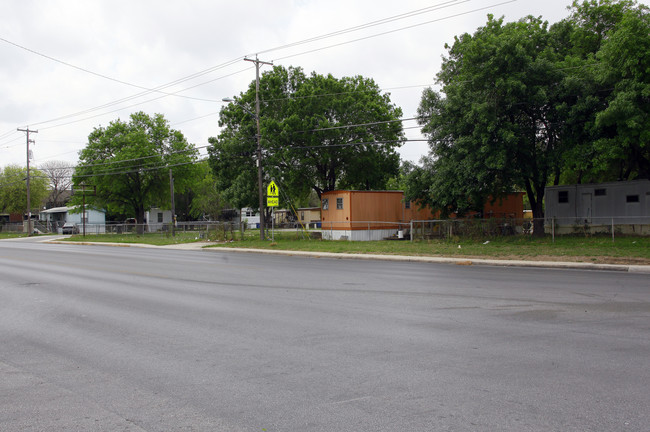 Dun Rovin Mobile Home Park in San Antonio, TX - Foto de edificio - Building Photo