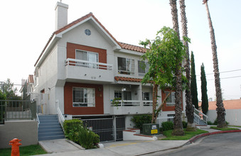 252 W Spazier Ave in Burbank, CA - Building Photo - Building Photo