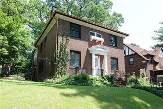 418 Carswold Dr in Clayton, MO - Building Photo - Building Photo