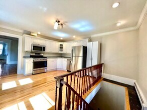 2 Buckingham St in Boston, MA - Building Photo - Building Photo