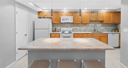 1212 Benjamin Franklin Dr in Sarasota, FL - Building Photo - Building Photo