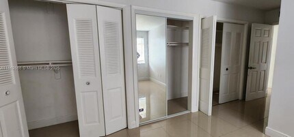 6950 Miami Gardens Dr, Unit 2-408 in Hialeah, FL - Building Photo - Building Photo