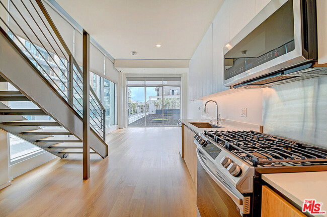 200 W Ocean Blvd in Long Beach, CA - Building Photo - Building Photo