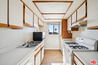 1519 N Martel Ave in Los Angeles, CA - Foto de edificio - Building Photo