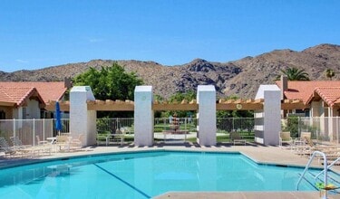 2350 E Miramonte Cir in Palm Springs, CA - Building Photo - Building Photo