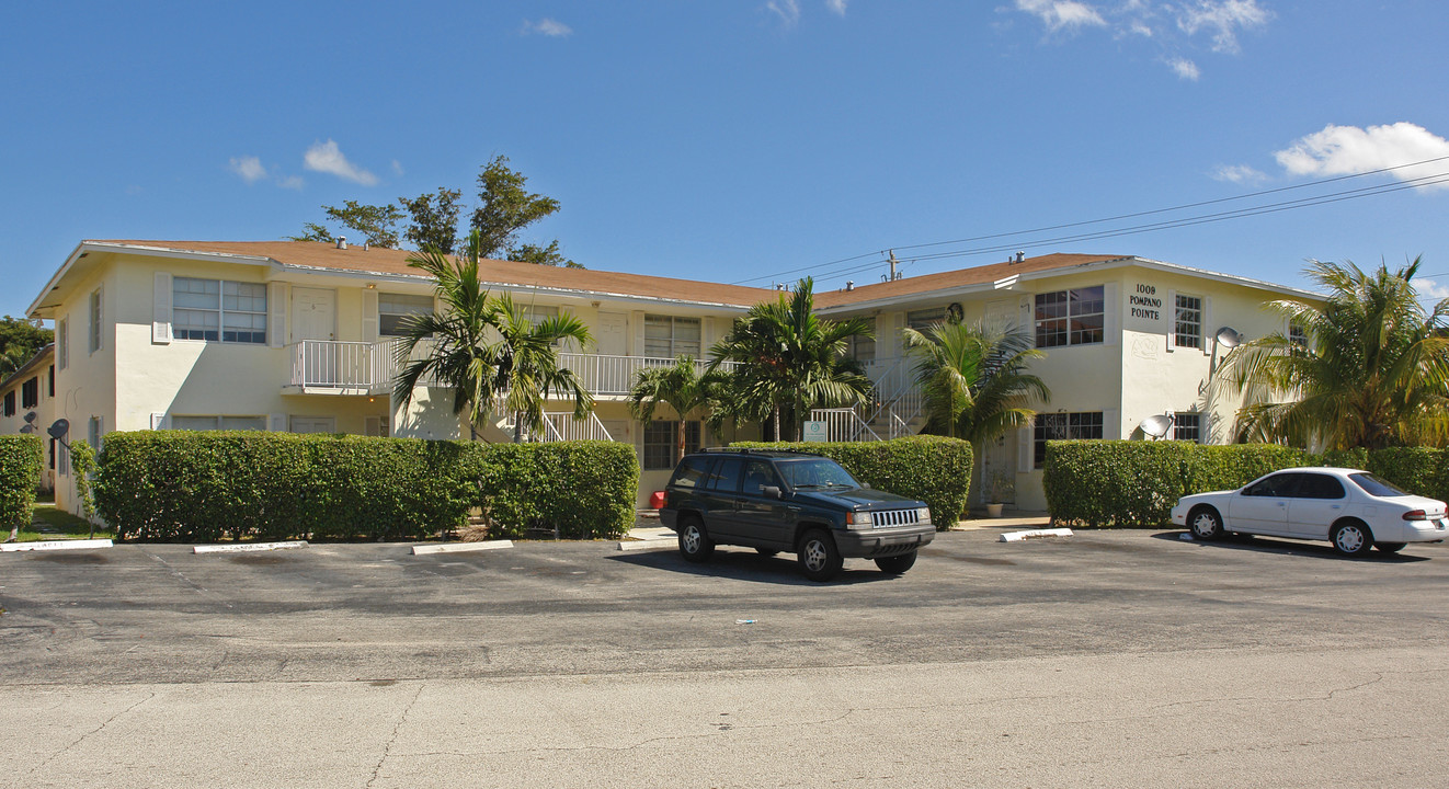 Pine Drive Villas in Pompano Beach, FL - Building Photo