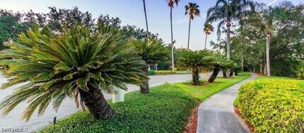 240 Via Perignon in Naples, FL - Foto de edificio - Building Photo