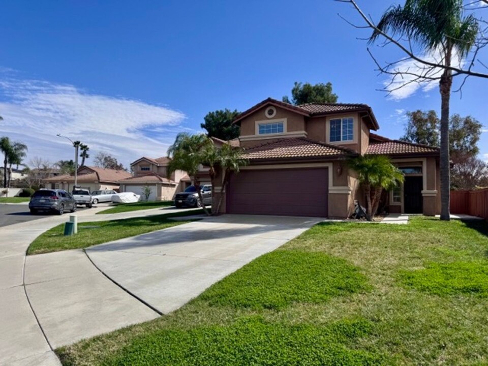 43370 Corte Benitez in Temecula, CA - Building Photo