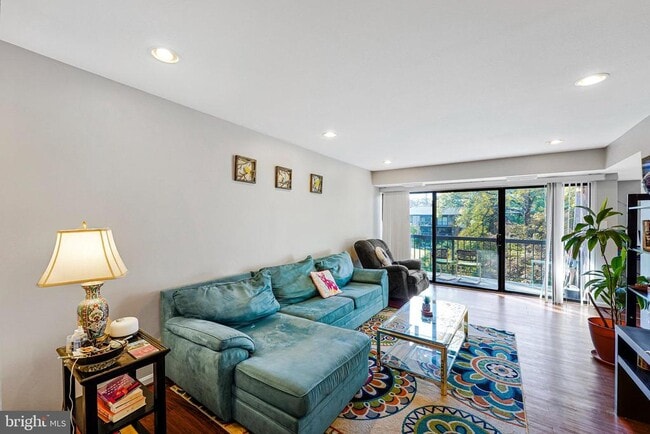 9743 Kings Crown Ct in Fairfax, VA - Building Photo - Building Photo