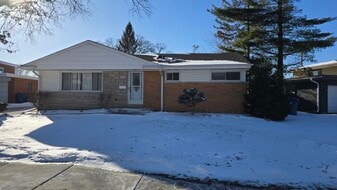 454 E Park Ave in Elmhurst, IL - Building Photo