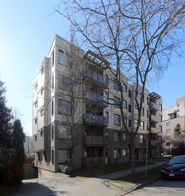 1194 Pendrell St in Vancouver, BC - Building Photo - Building Photo