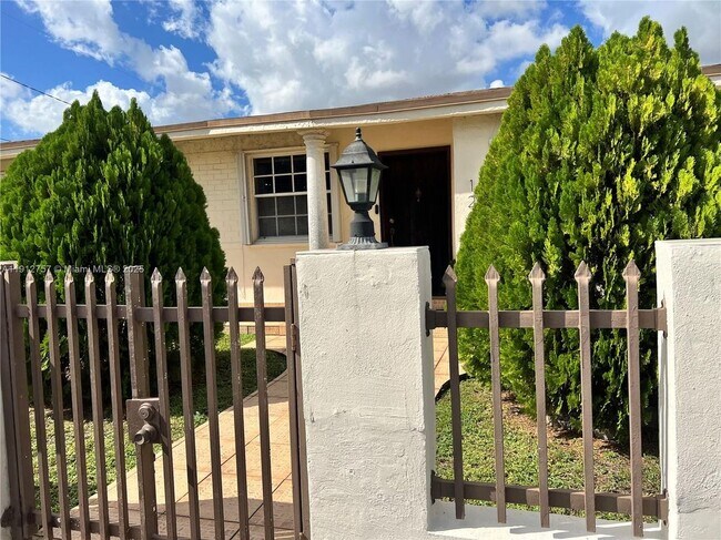 120 SW 68th Ave in Miami, FL - Building Photo - Building Photo