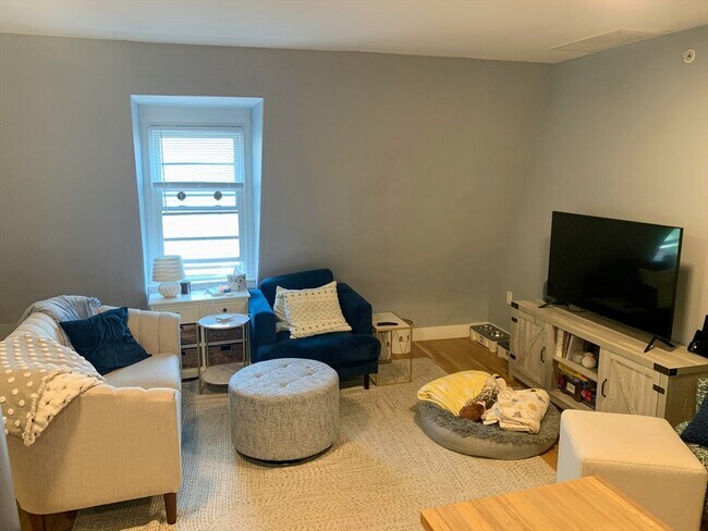 91 Munroe St in Somerville, MA - Building Photo - Building Photo