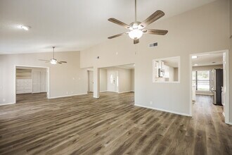 13810 Hunters Hawk in San Antonio, TX - Building Photo - Building Photo