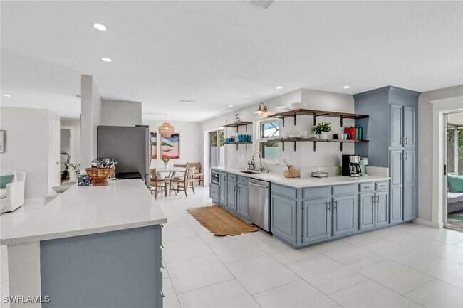 2680 Longboat Dr in Naples, FL - Building Photo - Building Photo