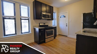 4040 N Ashland Ave, Unit W3 in Chicago, IL - Building Photo - Building Photo