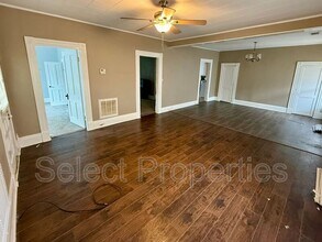 904 W Oak Ave in Jonesboro, AR - Building Photo - Building Photo