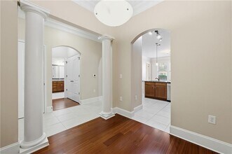 3621 Vinings Slope SE in Atlanta, GA - Foto de edificio - Building Photo