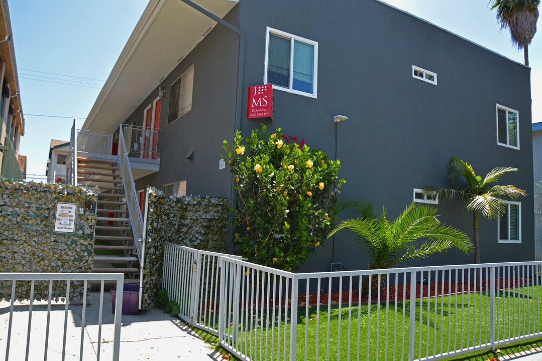 1074 St Louis Ave in Long Beach, CA - Building Photo