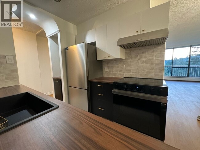 property at 2016 Fullerton Ave