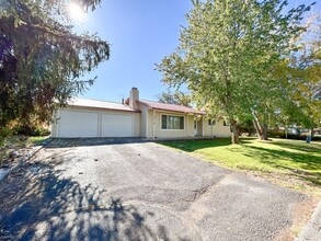 5216 Bartlett Ave in Klamath Falls, OR - Building Photo - Building Photo