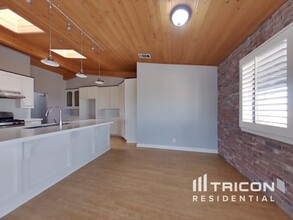 13655 Dean Pl in Victorville, CA - Building Photo - Building Photo