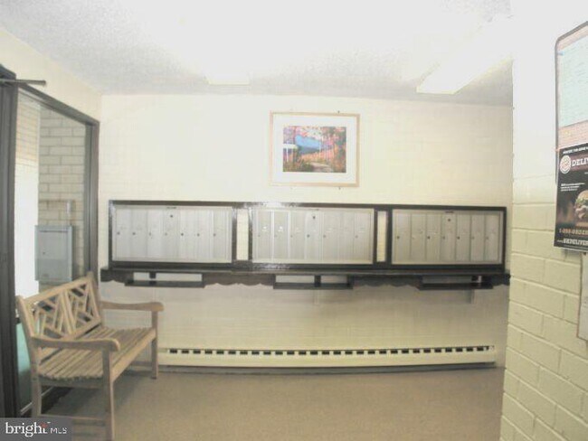 15101 Glade Dr in Silver Spring, MD - Building Photo - Building Photo