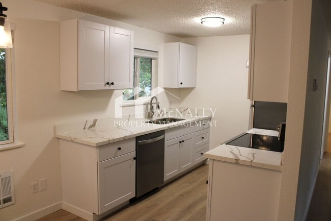 7008 35th St W in University Place, WA - Building Photo - Building Photo