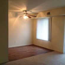 Merriman Woods Apartments in Livonia, MI - Foto de edificio - Building Photo
