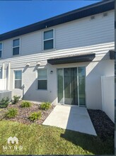 7649 Intrepid Rd in Wesley Chapel, FL - Foto de edificio - Building Photo