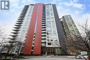 8 Smithe Mews in Vancouver, BC - Building Photo