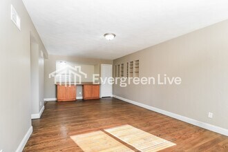 725 Tyson Dr in Florissant, MO - Foto de edificio - Building Photo