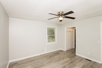 1604 Nunamaker Dr in Columbia, SC - Building Photo - Building Photo