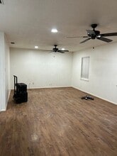 1025 W Terry St in Slaton, TX - Building Photo - Building Photo