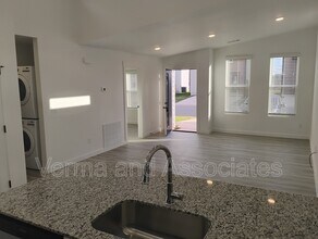 951 Reading RR Ln in Centerton, AR - Building Photo - Building Photo
