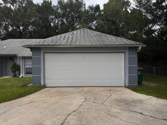 1077 Shady Hollow Dr in DeLand, FL - Building Photo - Building Photo