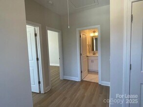 8611 McClure Cir in Charlotte, NC - Building Photo - Building Photo