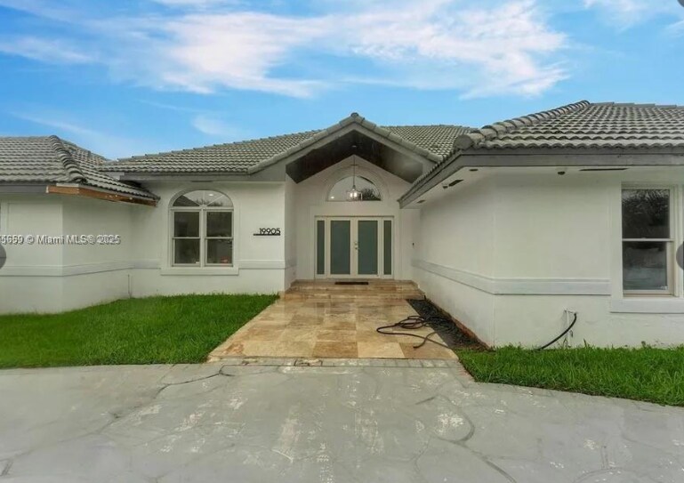 19905 SW 135th Ave in Miami, FL - Building Photo
