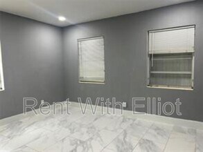 2218 Roosevelt St in Hollywood, FL - Building Photo - Building Photo