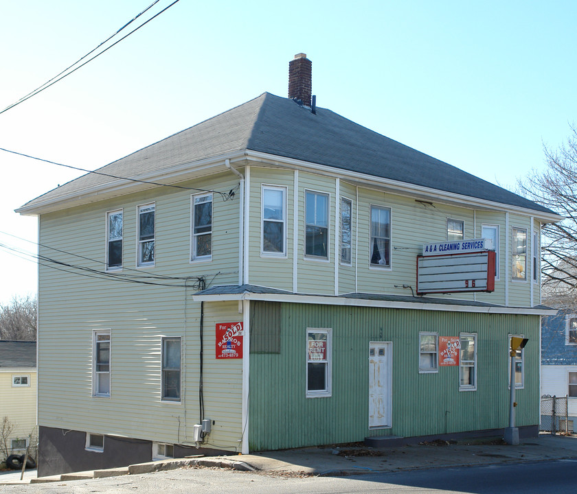 440-442 Mineral Spring Ave in Pawtucket, RI - Building Photo