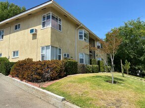 1915 Minoru Dr in Altadena, CA - Building Photo - Building Photo