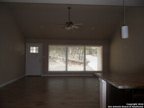 606 Mockingbird Cove in Spring Branch, TX - Foto de edificio - Building Photo