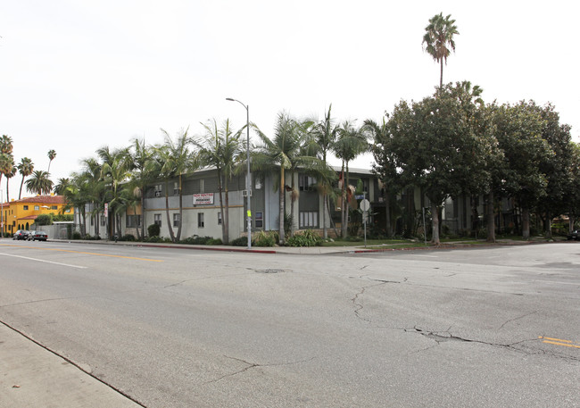 5166-5182 Franklin Ave in Los Angeles, CA - Foto de edificio - Building Photo