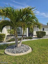 1905 SW 11th St in Cape Coral, FL - Building Photo