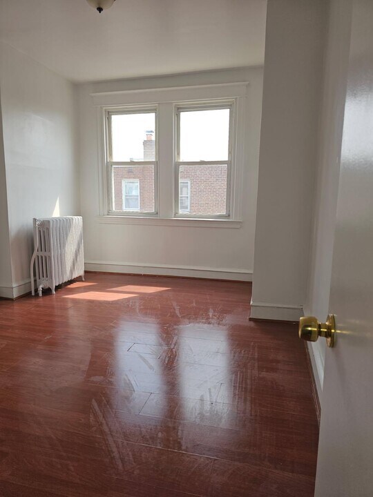 1086 Alcott St in Philadelphia, PA - Building Photo