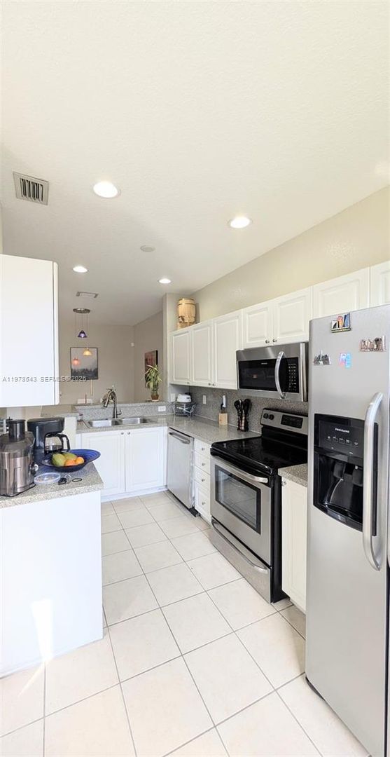 3930 NW 91st Terrace in Sunrise, FL - Building Photo - Building Photo