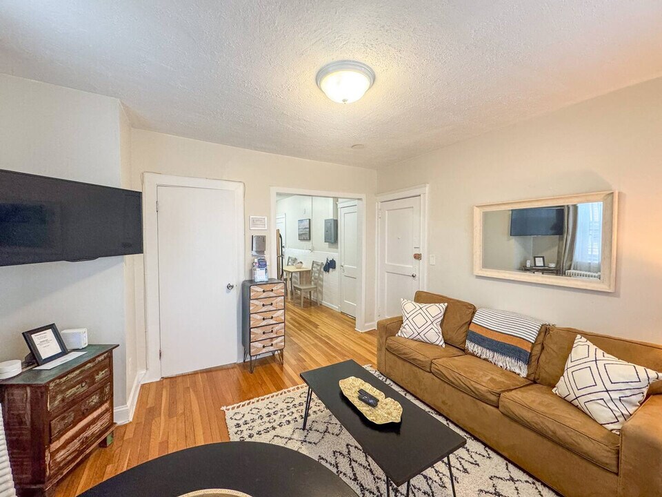 191 Kent St in Brookline, MA - Building Photo