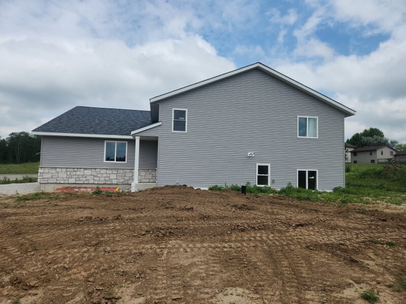 5981 Hanson Ct in Lyons, WI - Building Photo