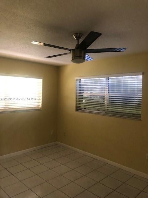 2323 Scott St-Unit -Front in Hollywood, FL - Building Photo - Building Photo