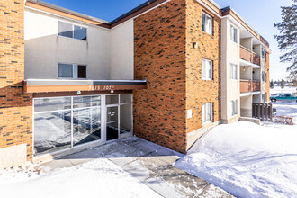 Gemini Apartments in Edmonton, AB - Building Photo - Building Photo